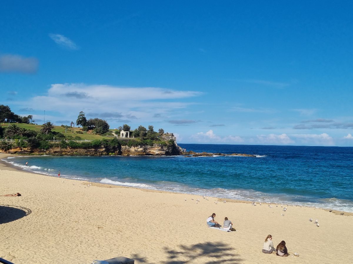 Rob, Jas and the girls walked from Bondi to Coogee Beach!