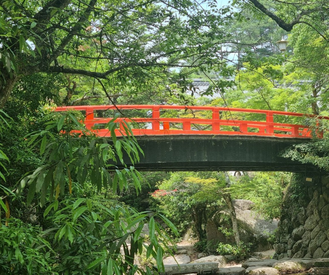 A pretty bridge
