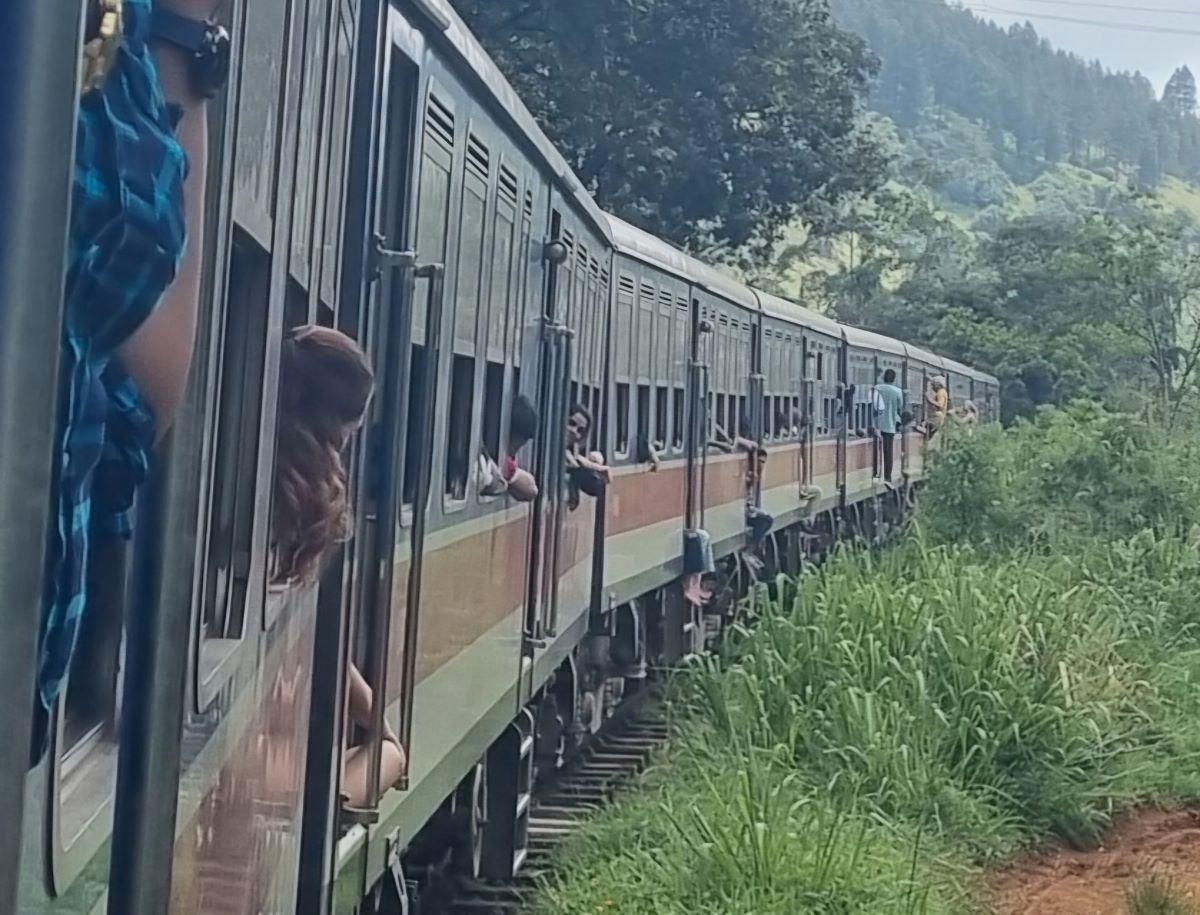 Train to Nuwara Eliya