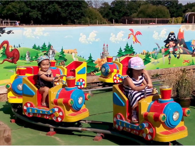 And Juno and Rosie enjoy an independent ride!