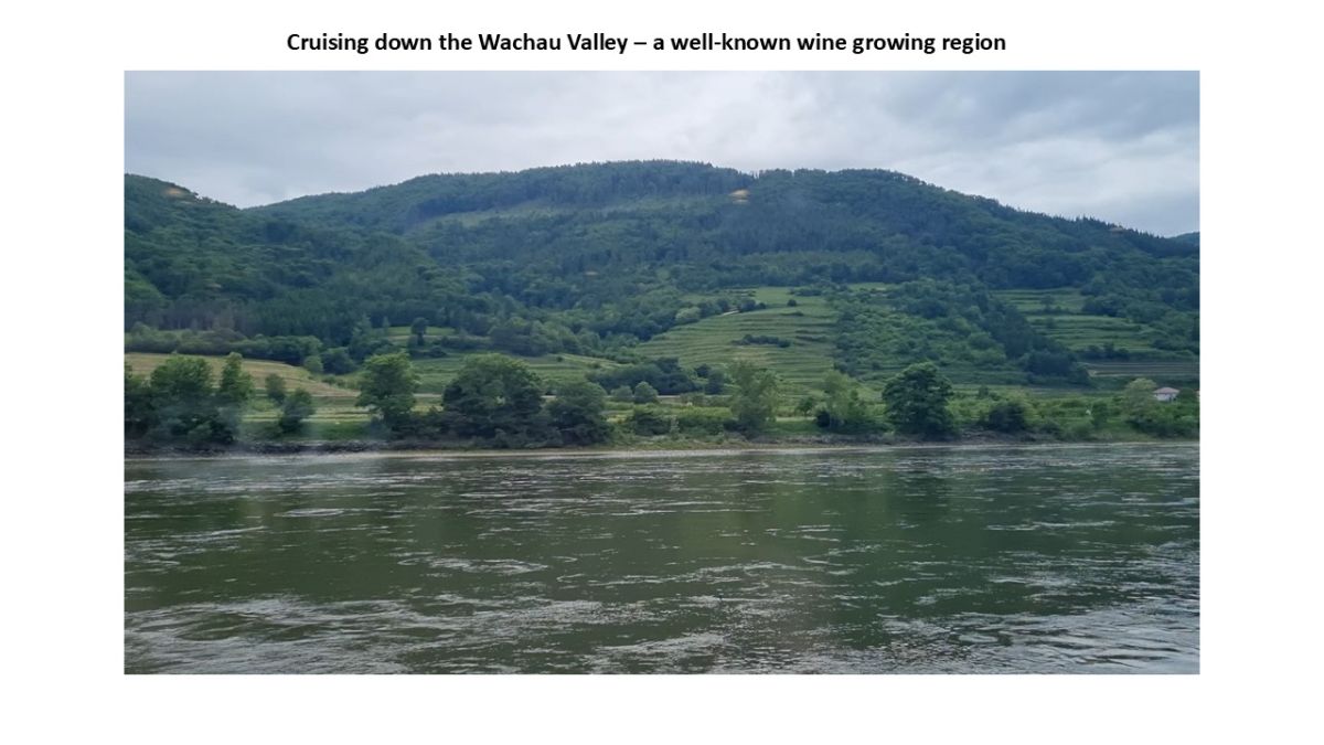 The picturesque Wachau Valley to Dürnstein