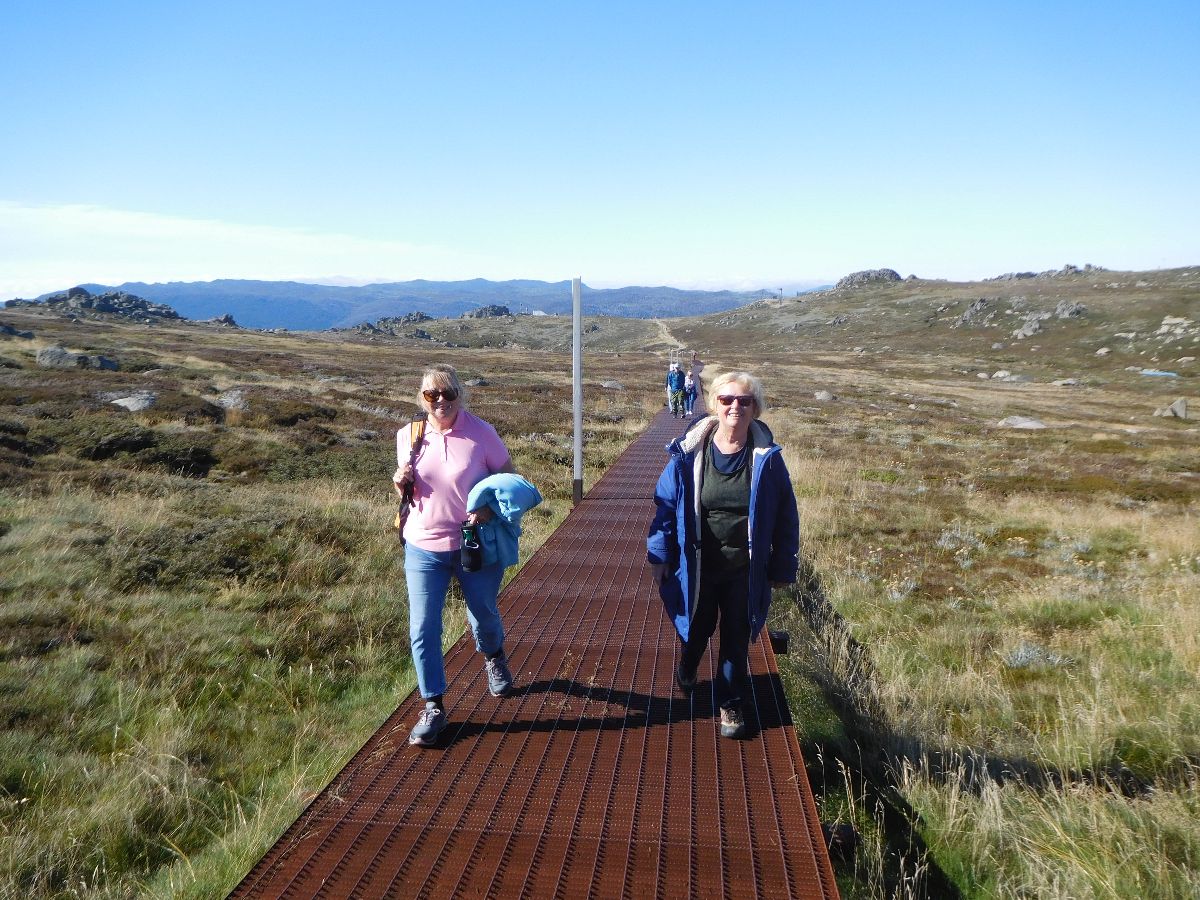 Hiking up to Mt Kosciuszko