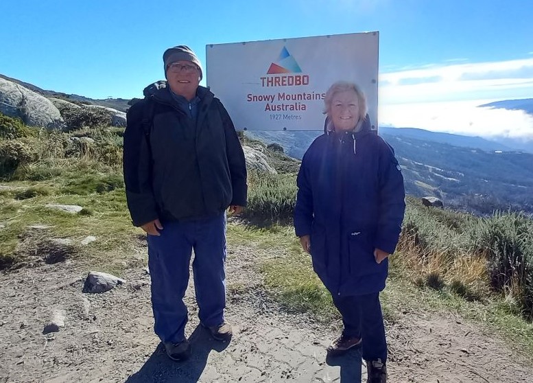 Hiking up Mt Kosciuszko