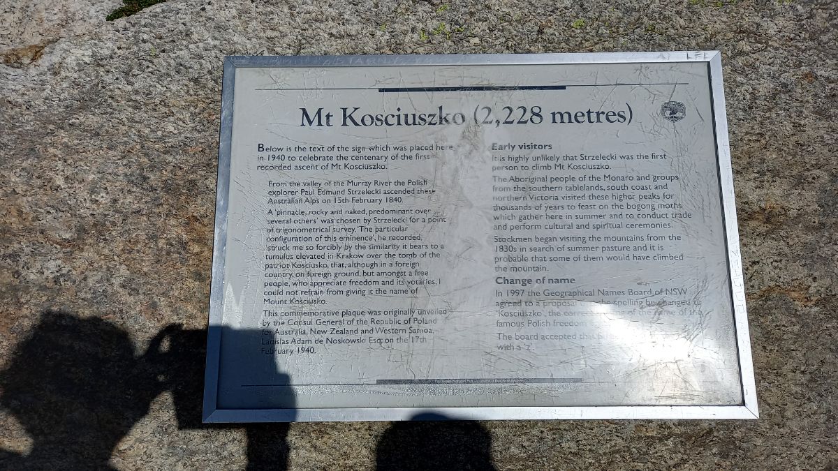 Hiking up to Mt Kosciuszko