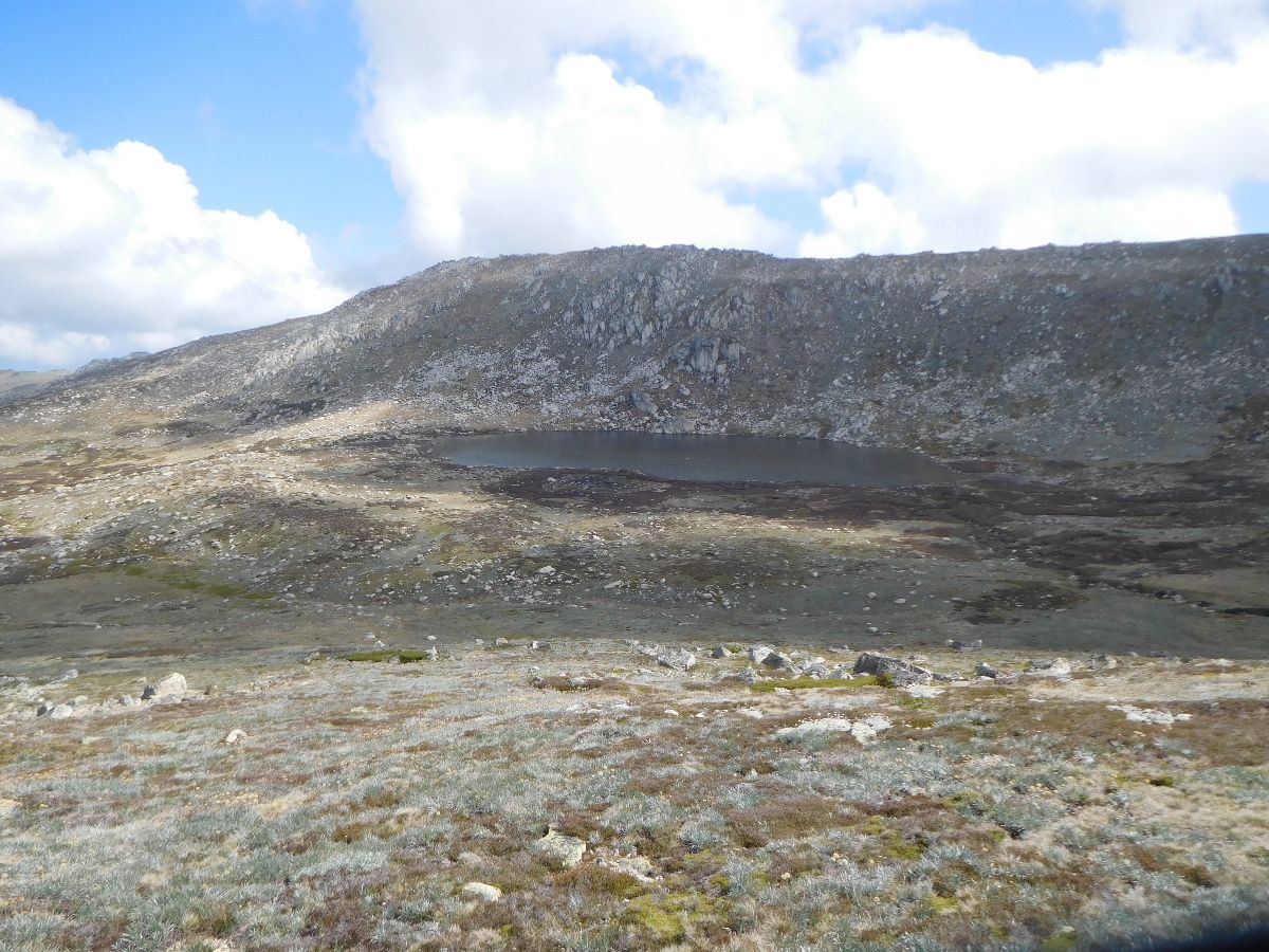 Hiking up to Mt Kosciuszko
