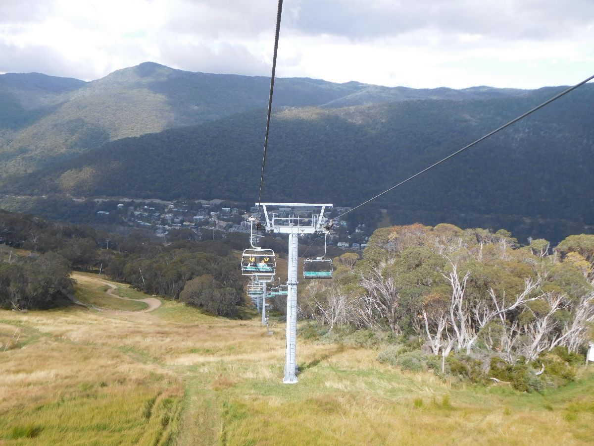 Hiking up Mt Kosciuszko
