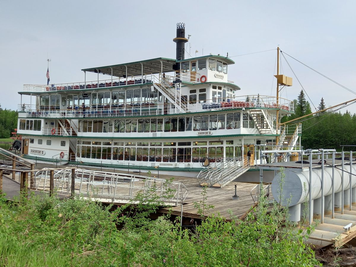 A cruise aboard a stern wheeler