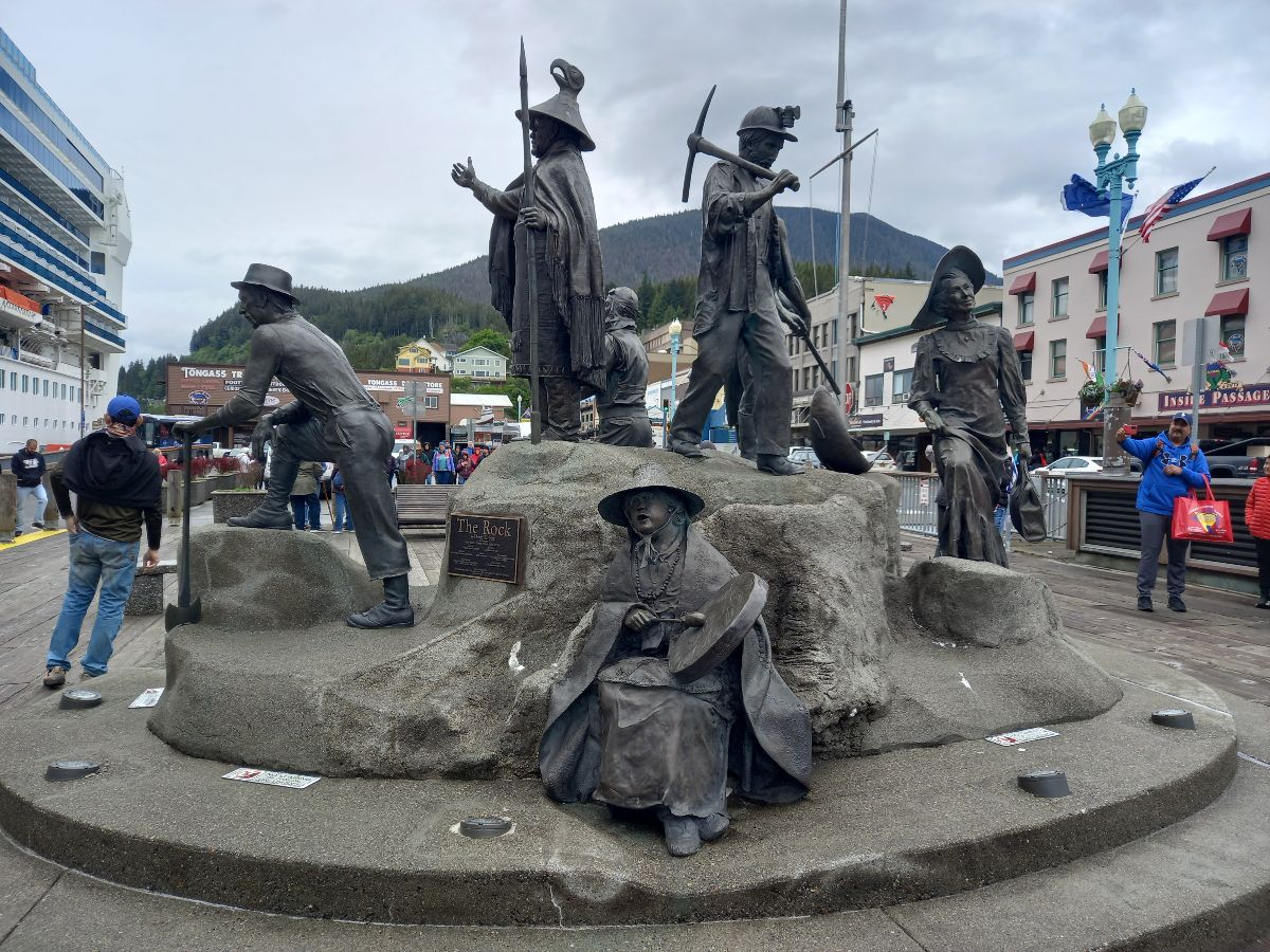 Great statue on the dock