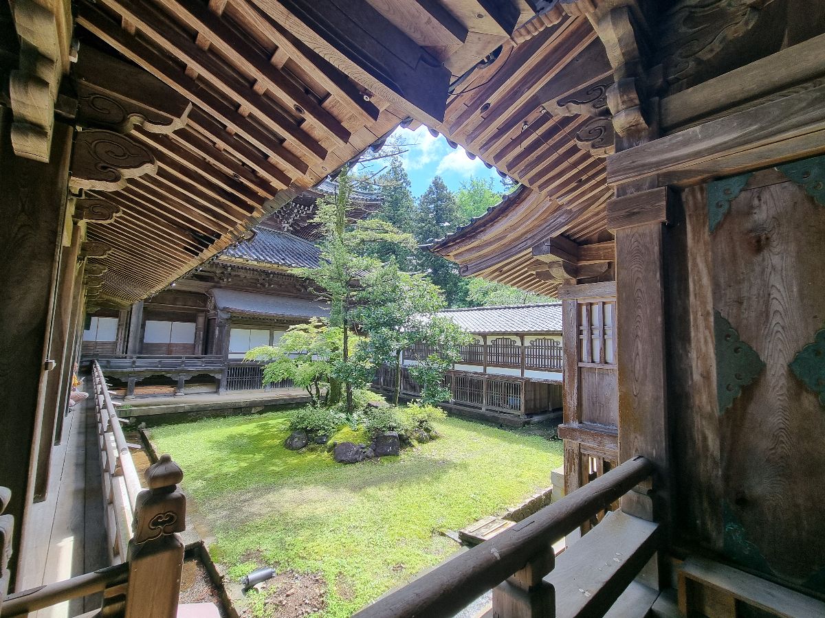 Zuisen-ji wooden temple
