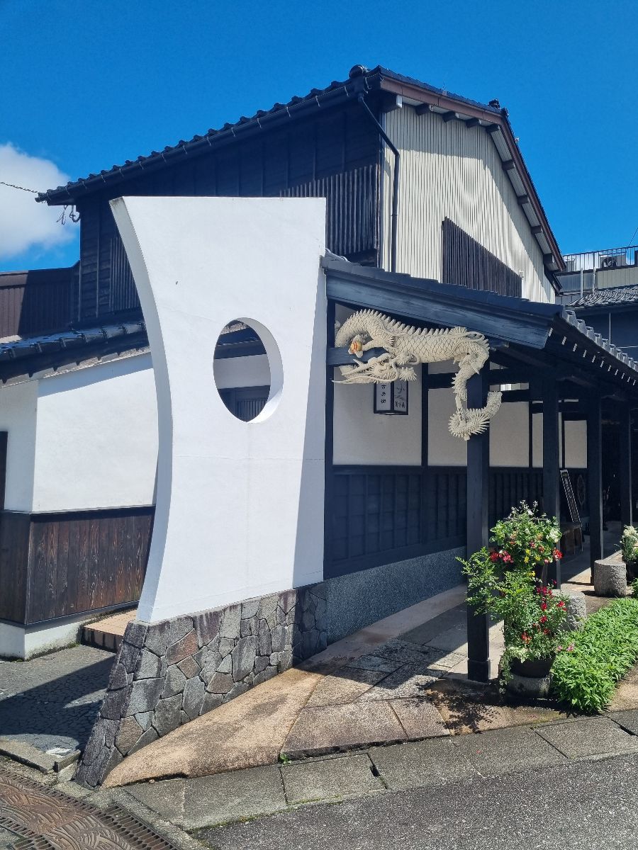 A lovely building in Inami town