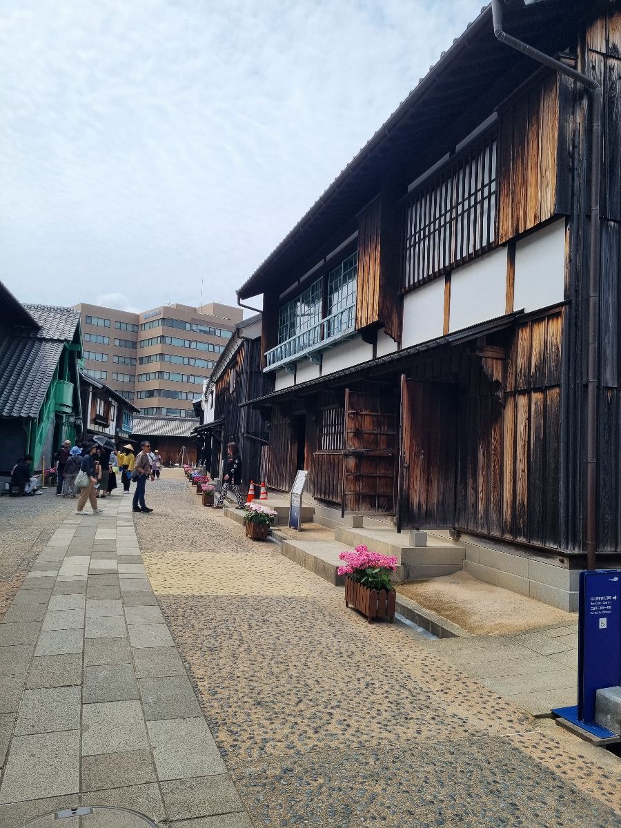 The traders' warehouses